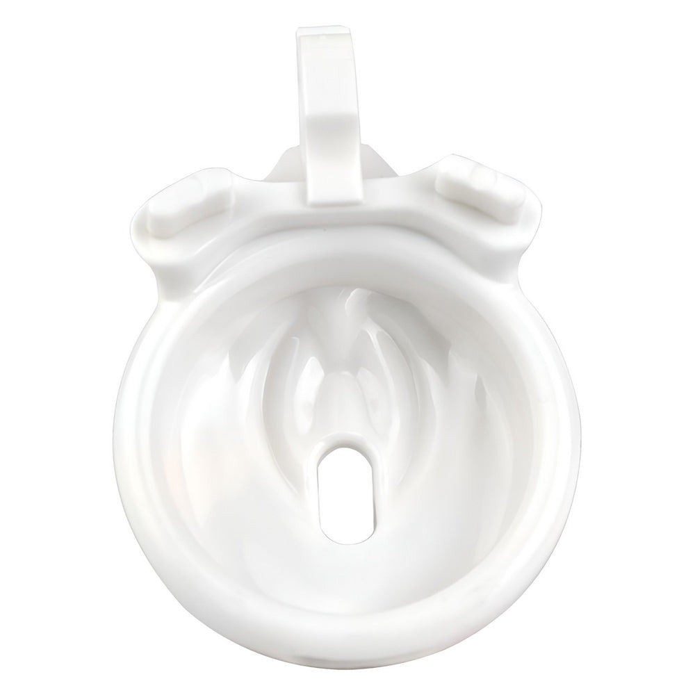 This flat chastity cage is perfect for sissy training, providing comfort and control while embracing your sissy chastity journey." "Dieses flache Chastity Cage ist perfekt für Sissy Training, bietet Komfort und Kontrolle, während es Ihre Sissy Chastity R