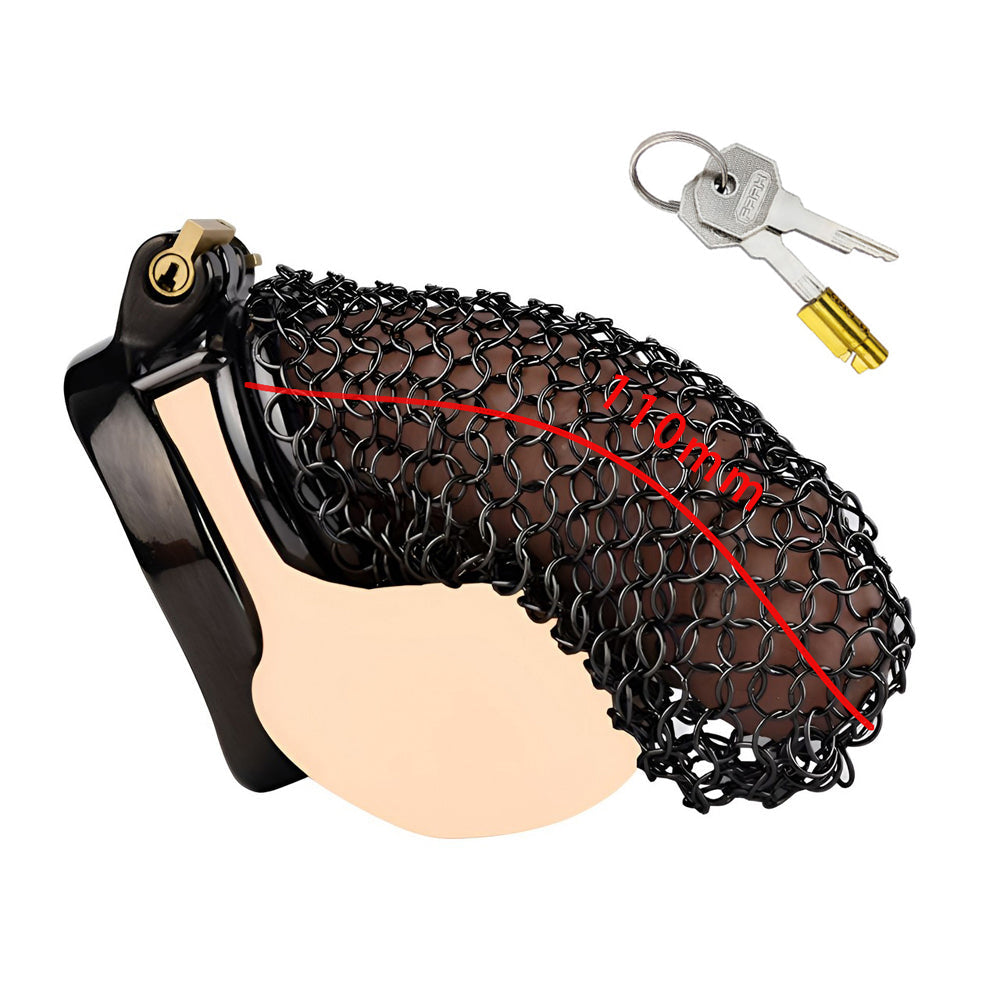 This flat chastity cage is perfect for those exploring chastity cuck and femdom chastity, locking you in complete control." "Dieses flache Chastity Cage ist perfekt für diejenigen, die Chastity Cuck und Femdom Chastity erforschen und schließt Sie in voll