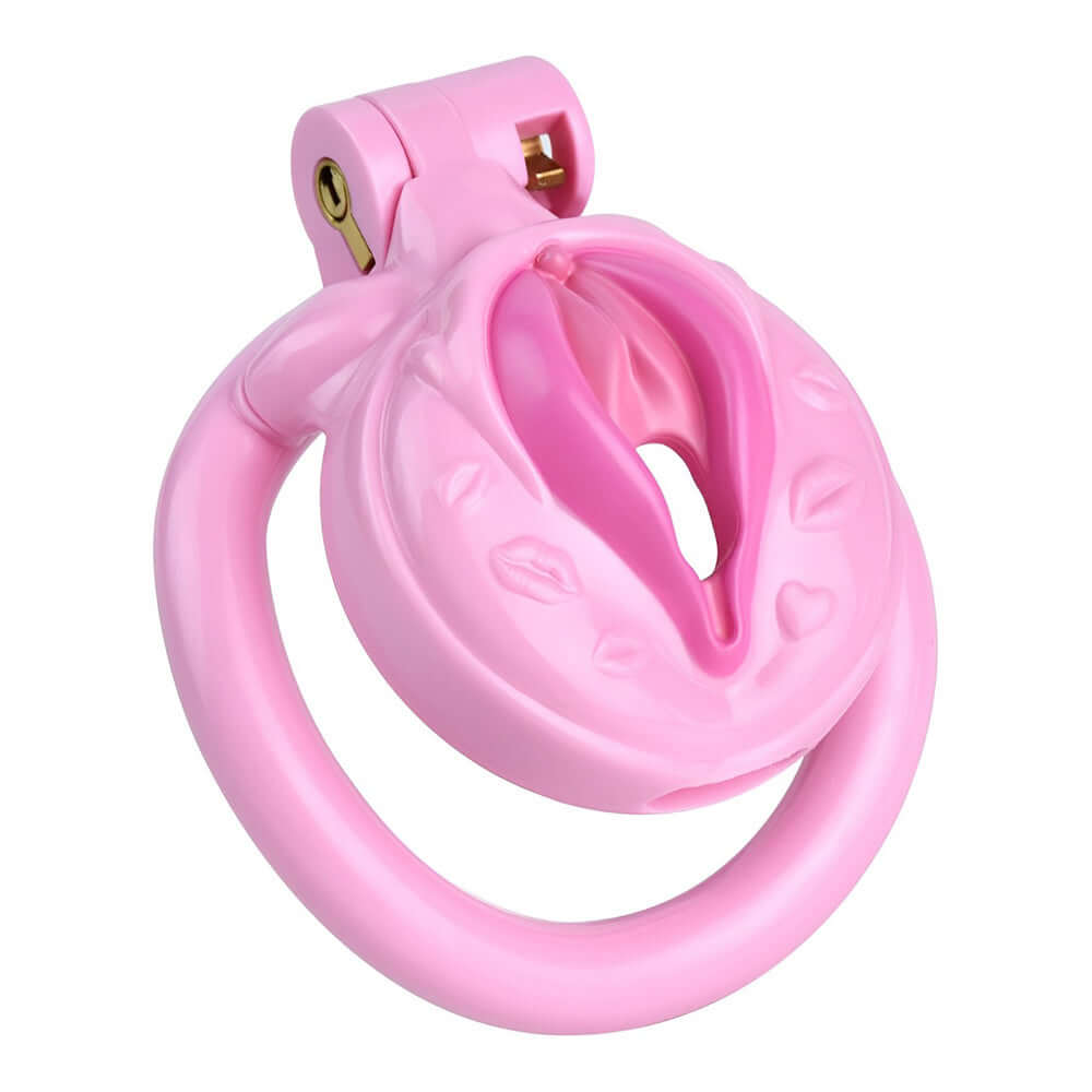 This pink chastity cage, flat chastity cage, and femboy chastity device offer both comfort and control."  "Dieses rosa Chastity Cage, flaches Chastity Cage und femboy Chastity Gerät bieten sowohl Komfort als auch Kontrolle.