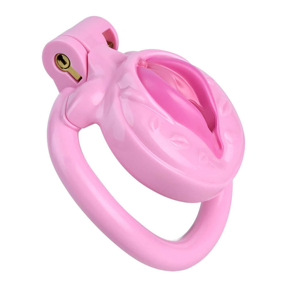 The pink chastity cage and flat chastity cage are perfect for femboy chastity, offering both style and function."  "Das rosa Chastity Cage und flaches Chastity Cage sind perfekt für femboy Chastity und bieten sowohl Stil als auch Funktion.