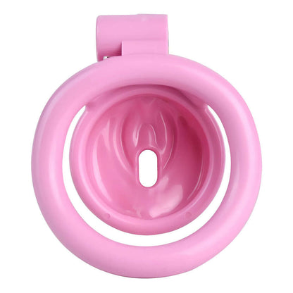 Pink chastity cage, flat chastity cage, and femboy chastity devices are designed for long-term comfort and control."  "Rosa Chastity Cage, flaches Chastity Cage und femboy Chastity Geräte sind für langanhaltenden Komfort und Kontrolle konzipiert.